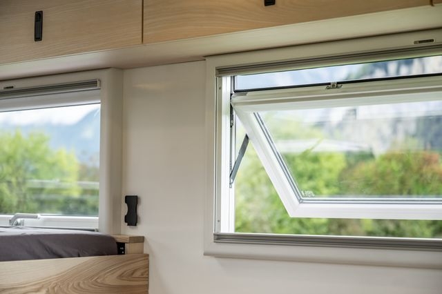 geöffnete Fenster für Frischluft im Iveco Daily 4x4