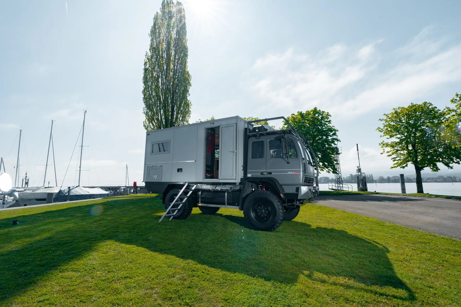 Steyr Expeditionsfahrzeug von Cocoon Vans ausgebaut