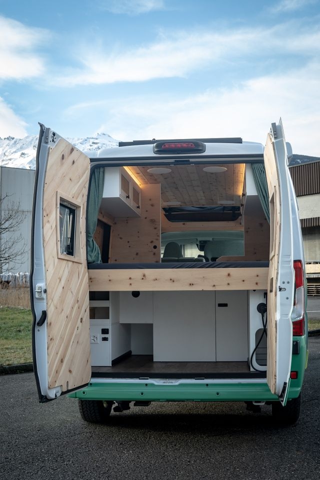 Garage mit ausreichend Platz im Camper Van von Cocoon Vans GmbH