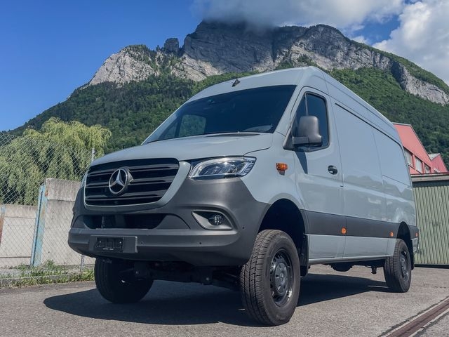vorne-2Mercedes-Benz 4x4 von vorne
