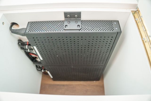 HiFi-Anlage mit sechs Lautsprechern